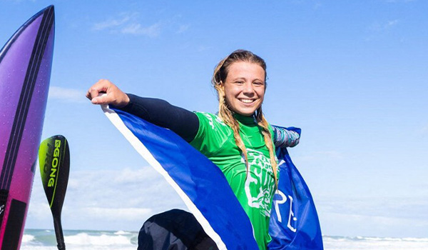 Prune Guérin athlète de haut niveau en SUP Surf